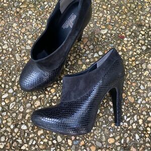 Belle by Sigerson Morrison 5” ankle booties 9.5